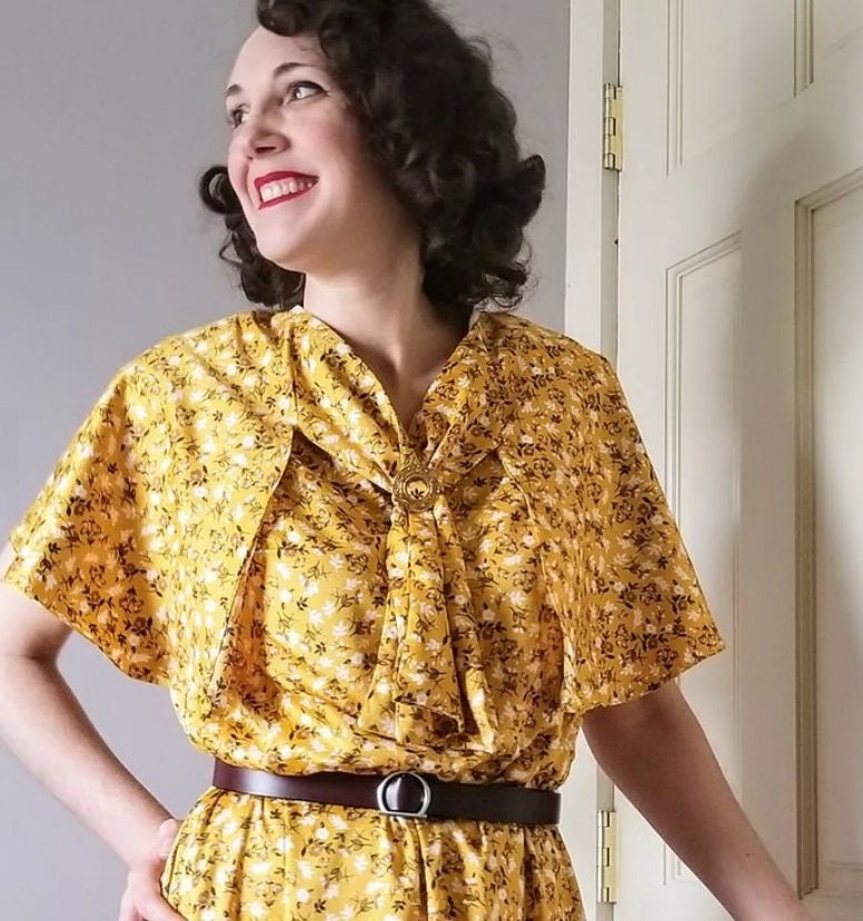 1930s Ladies Capelet Dress With Front Scarf Tie - Pattern #T3412 - 38 Inch Bust